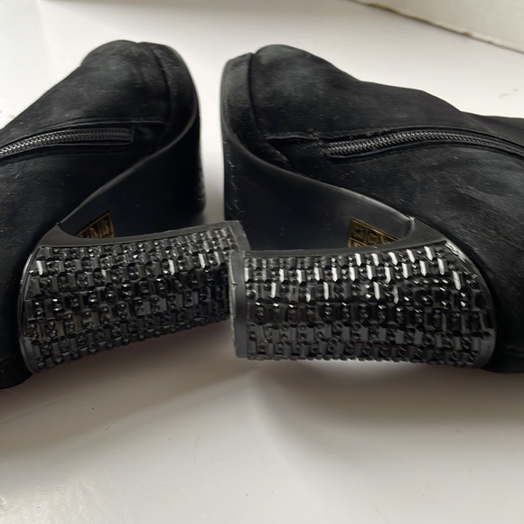 Suede Ankle Booties Made in Italy, Kiss Kiss. - Picture 5 of 14